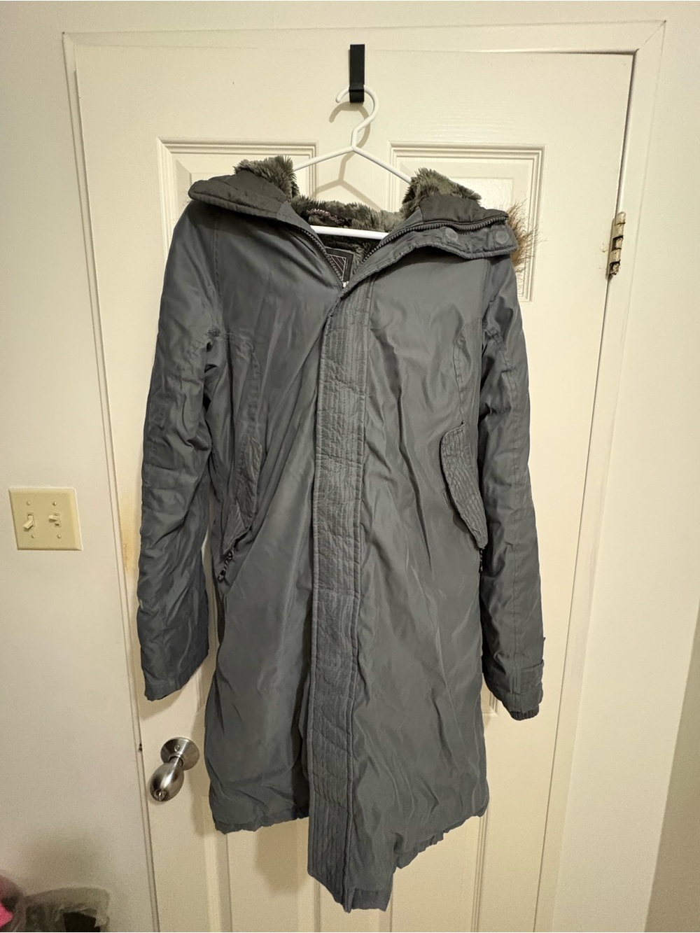 TNA Women’s Aspen Parka Faux-Fur Trim Hood, Gray M